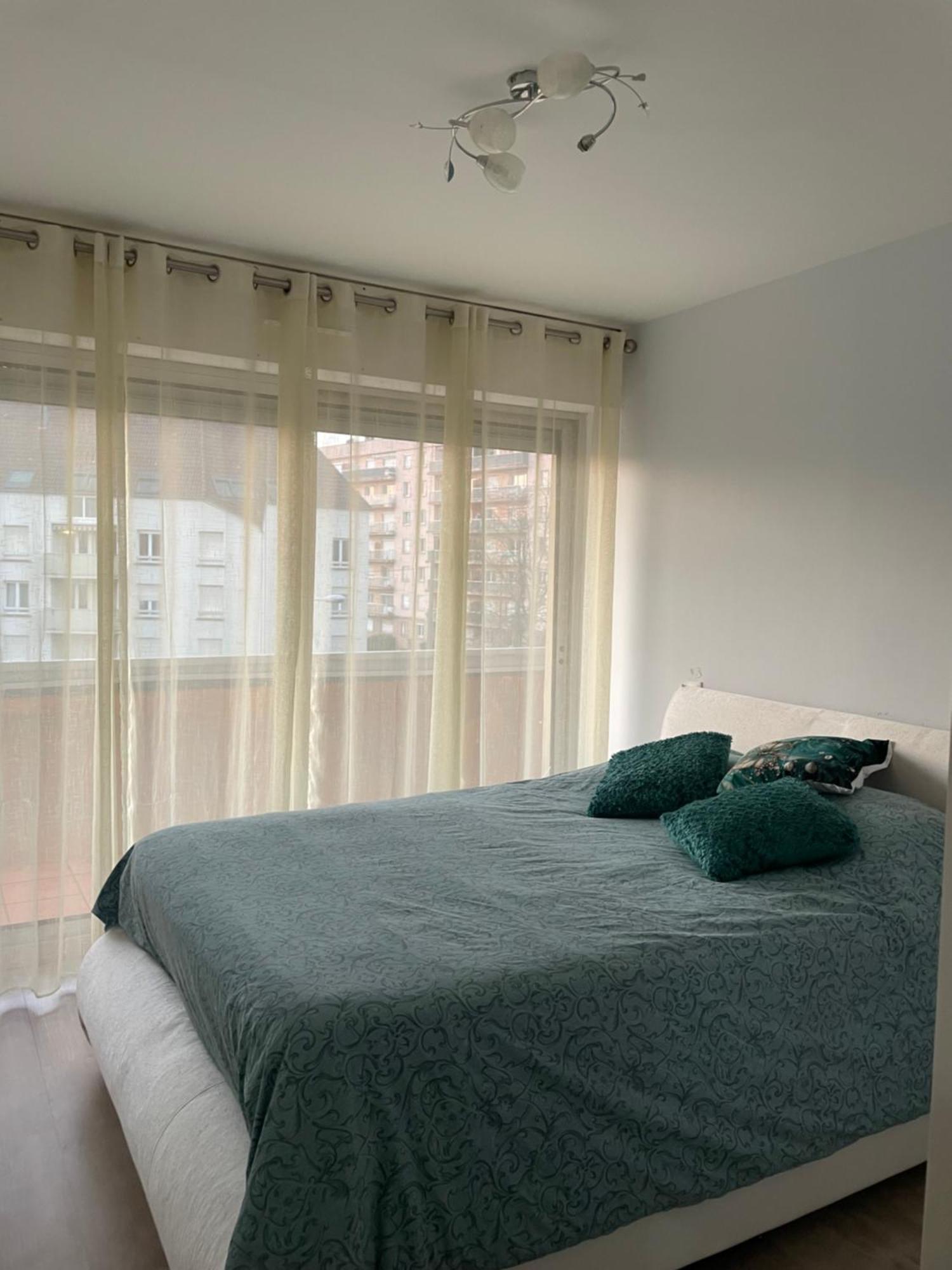 Bel Appartement Lumineux De 100M2 6 Places 3 Chambres Au 3E Etage Avec Ascenseur -A 5Mn A Pied Du Parc Des Expositions Congres De Dijon Et Eng Et 10Mn Du Centre Ville Place Parking Devant L'Immeuble المظهر الخارجي الصورة