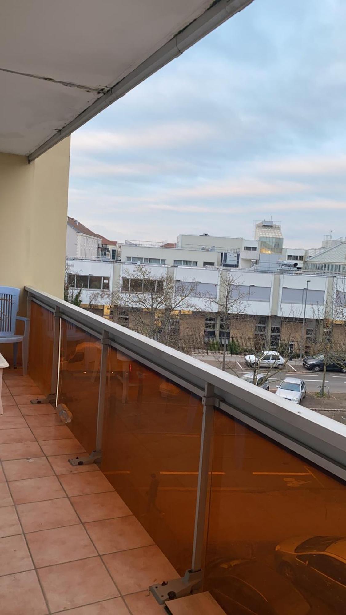 Bel Appartement Lumineux De 100M2 6 Places 3 Chambres Au 3E Etage Avec Ascenseur -A 5Mn A Pied Du Parc Des Expositions Congres De Dijon Et Eng Et 10Mn Du Centre Ville Place Parking Devant L'Immeuble المظهر الخارجي الصورة